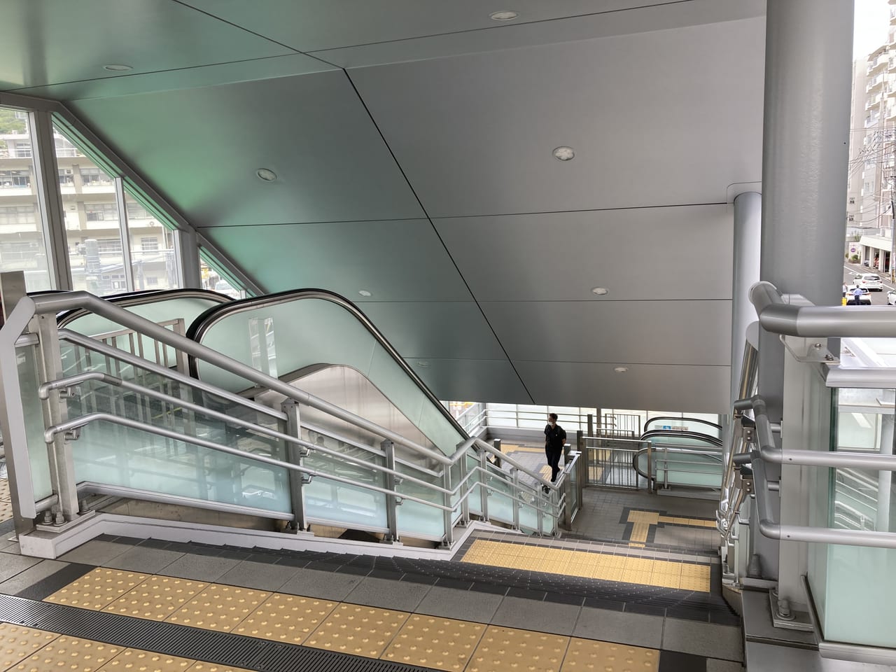 2022年10月エキキタパーク・アクセス_ペデストリアンデッキ直結_広島駅から地上へ