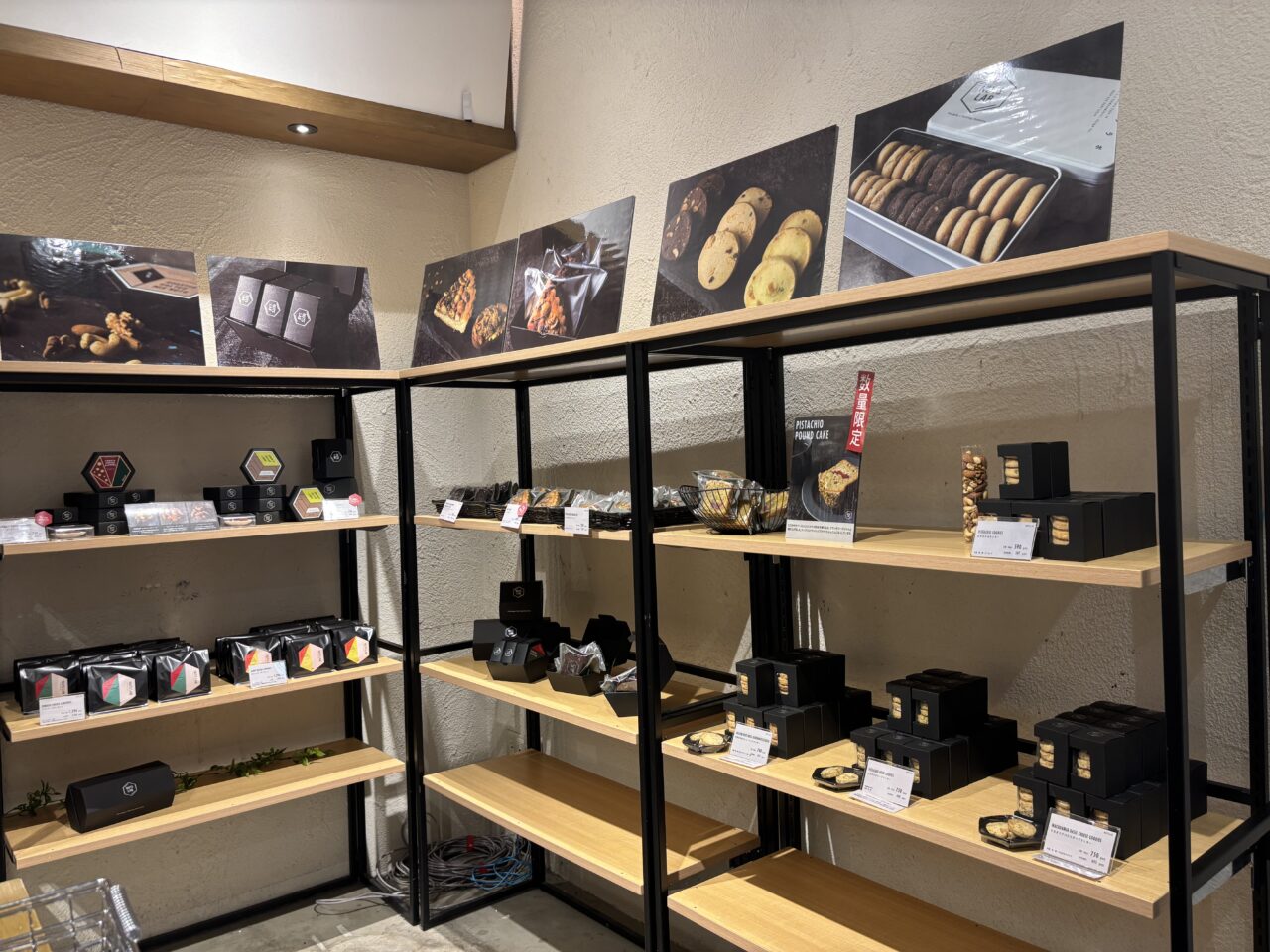 商品が美しく並ぶNUTS LABポップアップストア店内の様子（全体1）