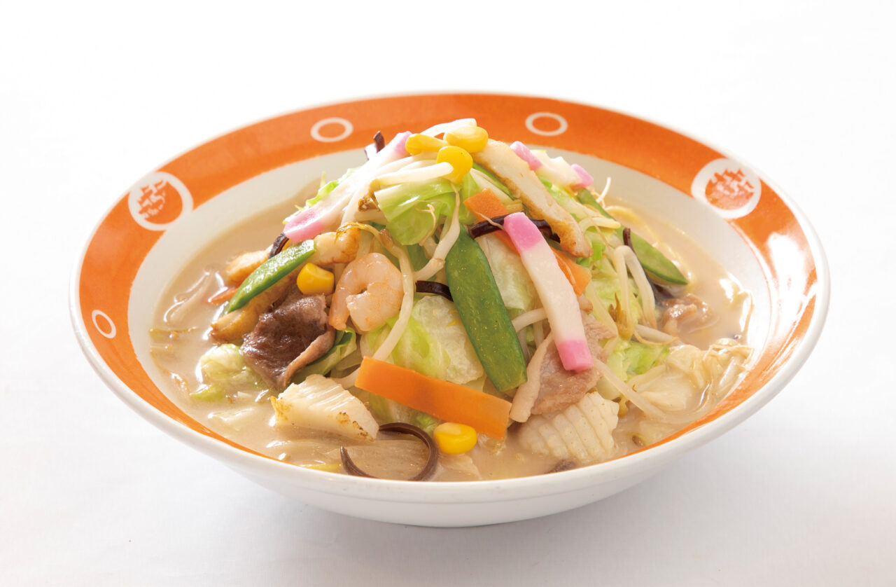彩り豊かな野菜がたっぷりのった長崎ちゃんめんの看板メニュー