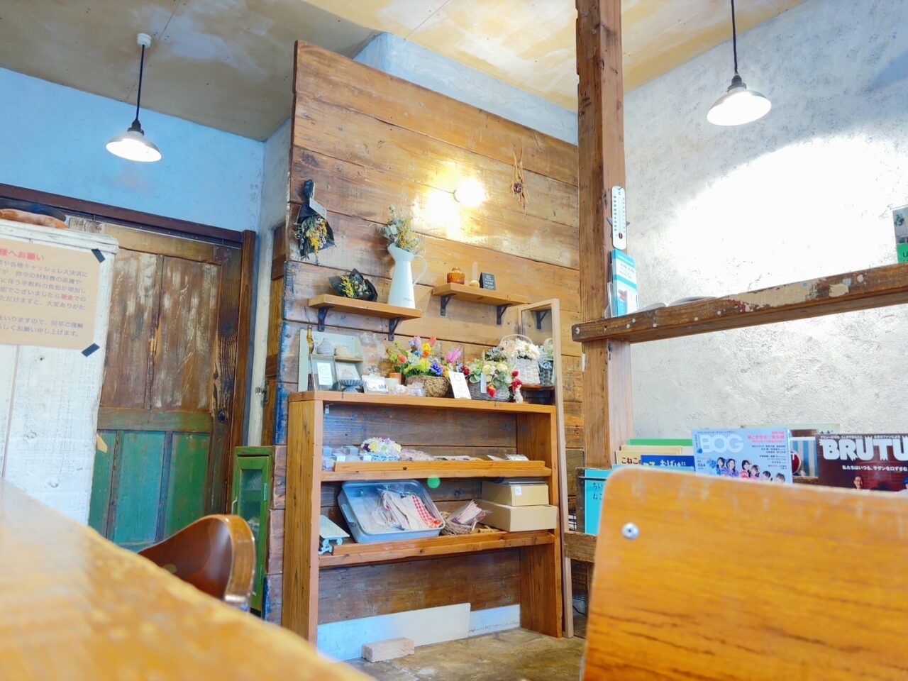 木のぬくもりを感じる「5 day's market」の店内