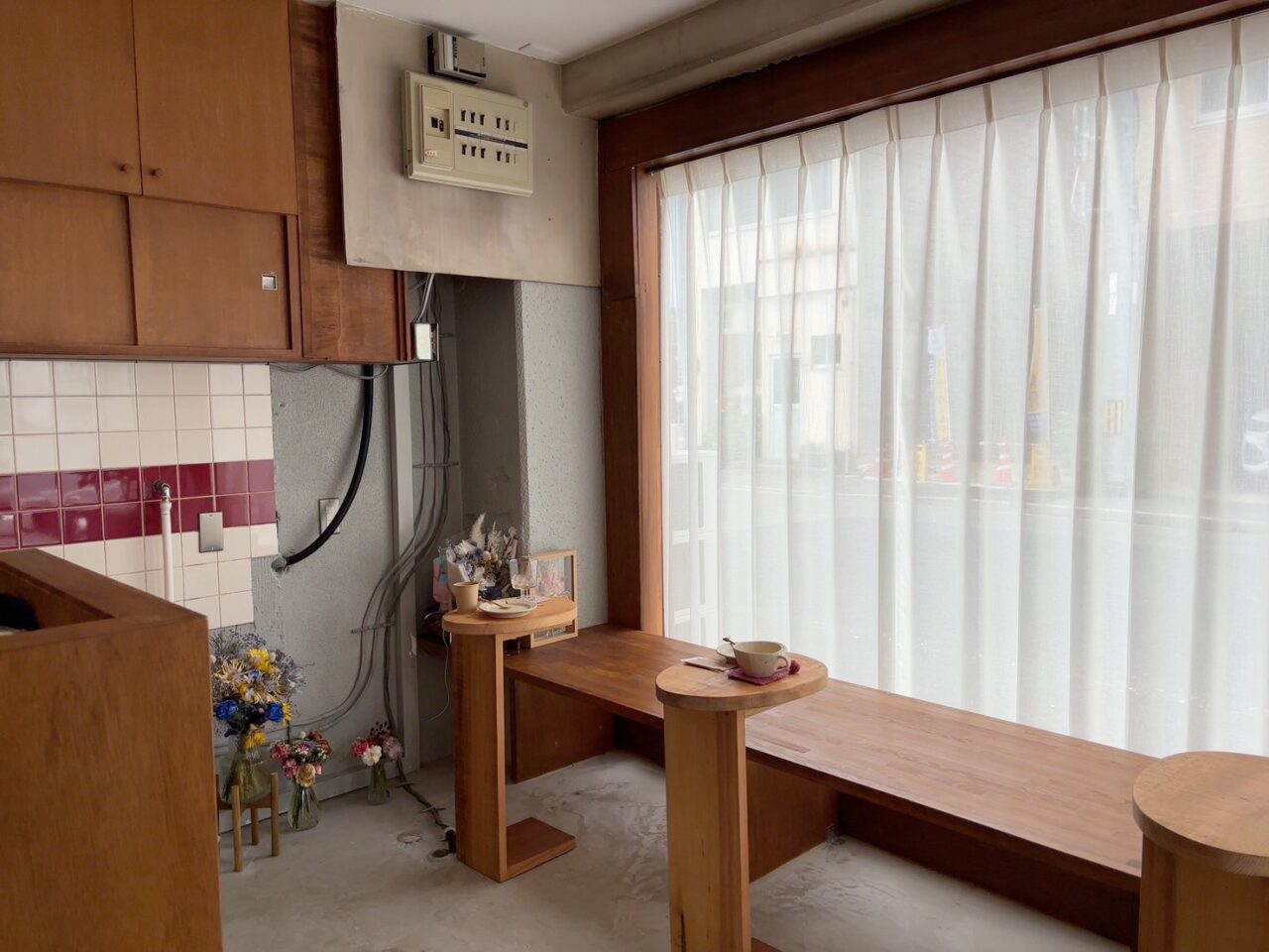 店内に飾られている観葉植物やドライフラワー。落ち着いた雰囲気を演出。