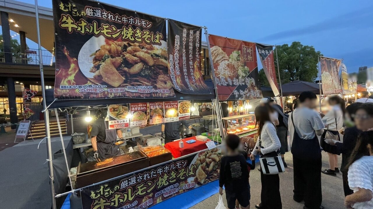 ぷりぷりのホルモンと特製Wソースが決め手のホルモン焼きそば