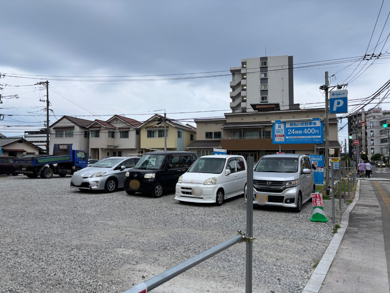 ラクピーライト コイン通りの外観。オリックスカーシェアのステーションが設置された施設。