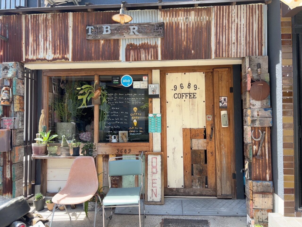 広島市西区にある9689coffeeの店舗外観