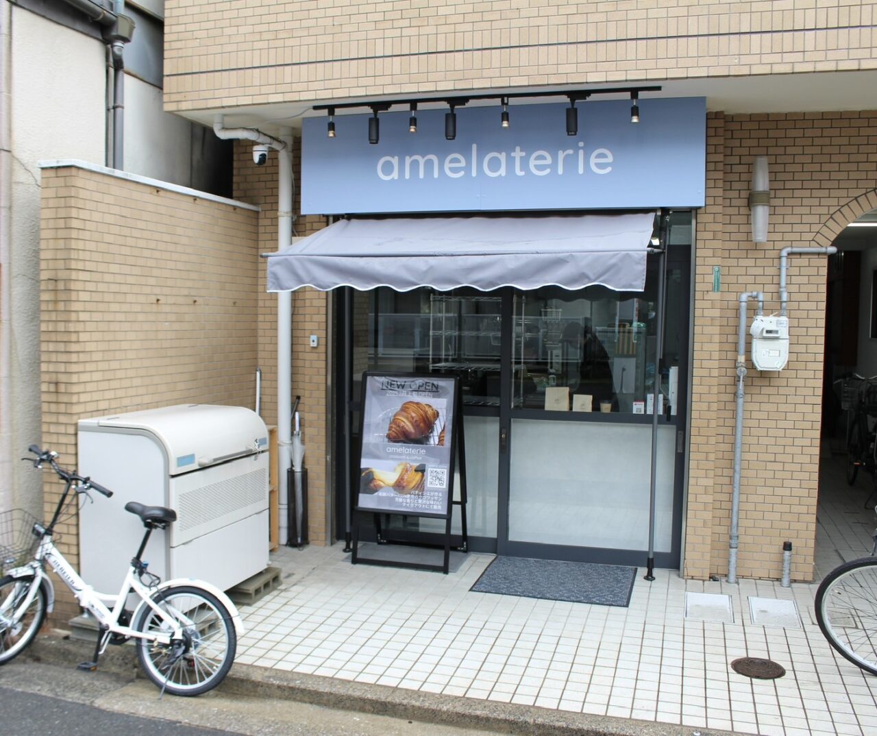 広島市中区吉島町にオープンした「amelaterie croissant」の外観。