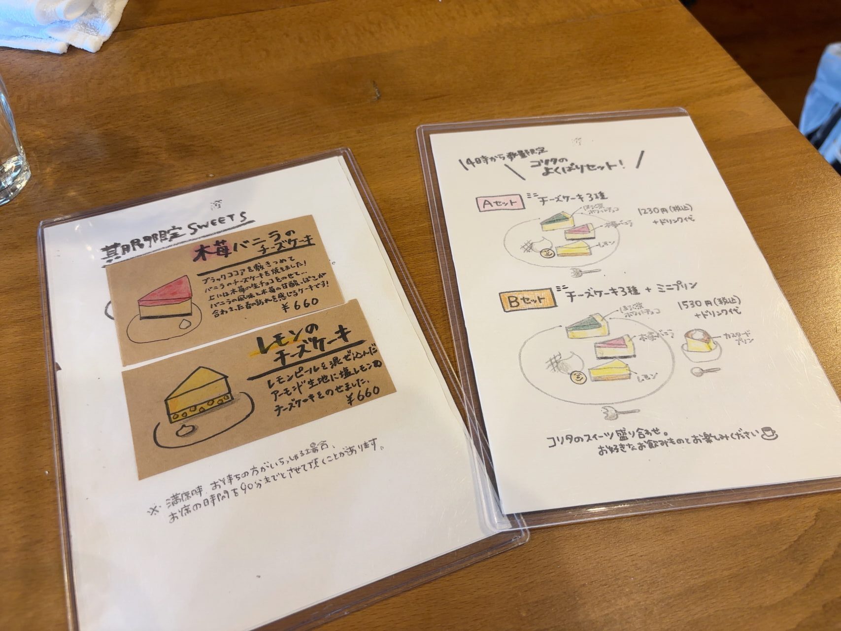 手作りケーキなどが並ぶスイーツメニュー。