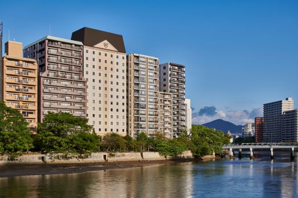 京橋川沿いに佇むザ ロイヤルパークホテル 広島リバーサイドの外観
