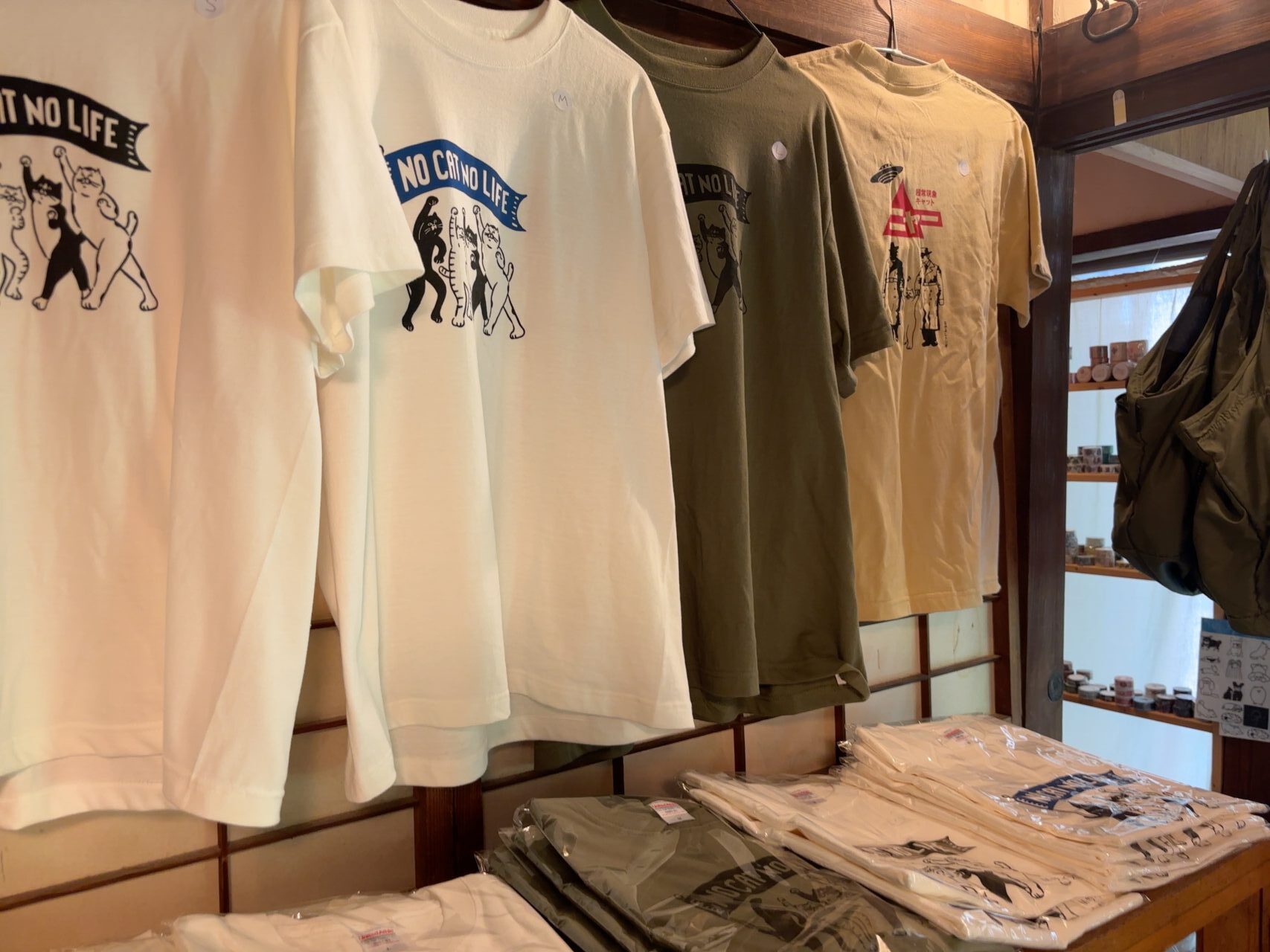 夏に向けて販売中のオリジナルTシャツ「NO CAT NO LIEE」