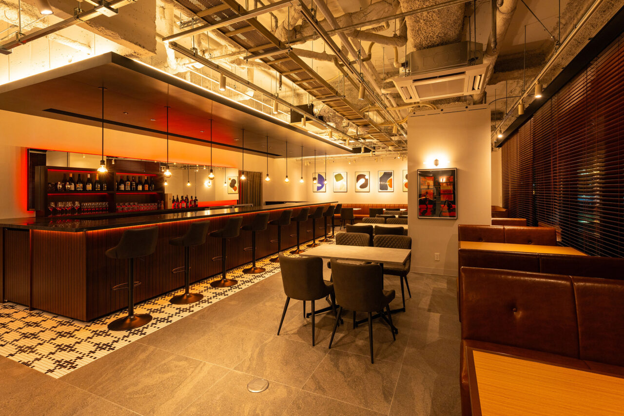 レストラン「ローストビーフの反逆」の店内