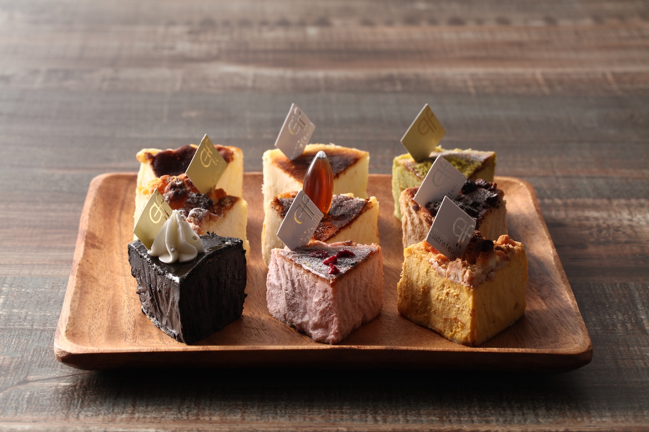 9種類のフレーバーが楽しめるバスクチーズケーキセット