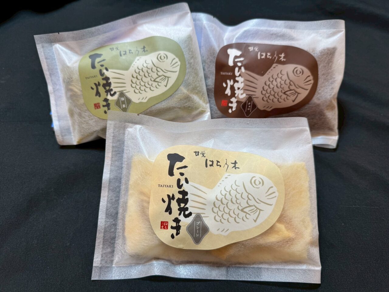 3つ並んだ甘党はち乃木のたい焼き