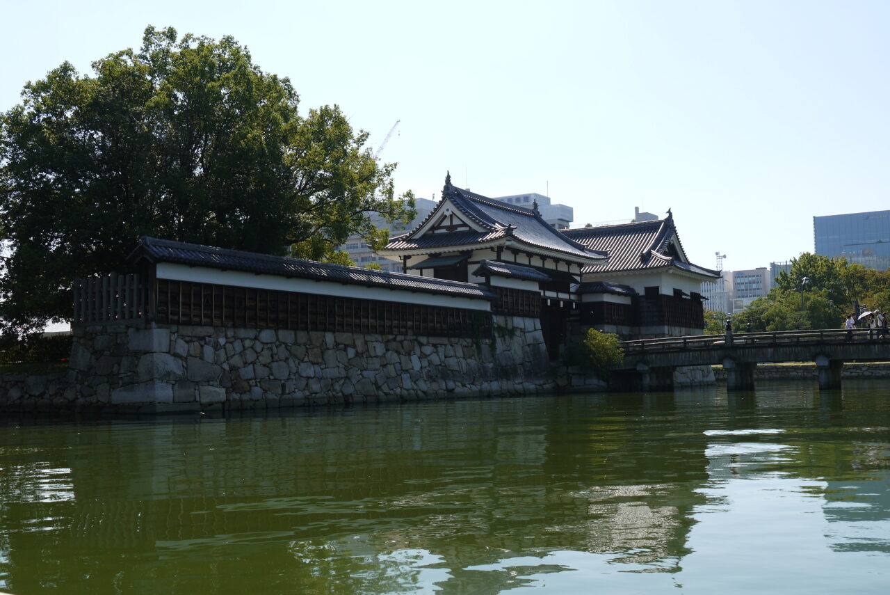 遊覧船から見た広島城二の丸周辺の景観