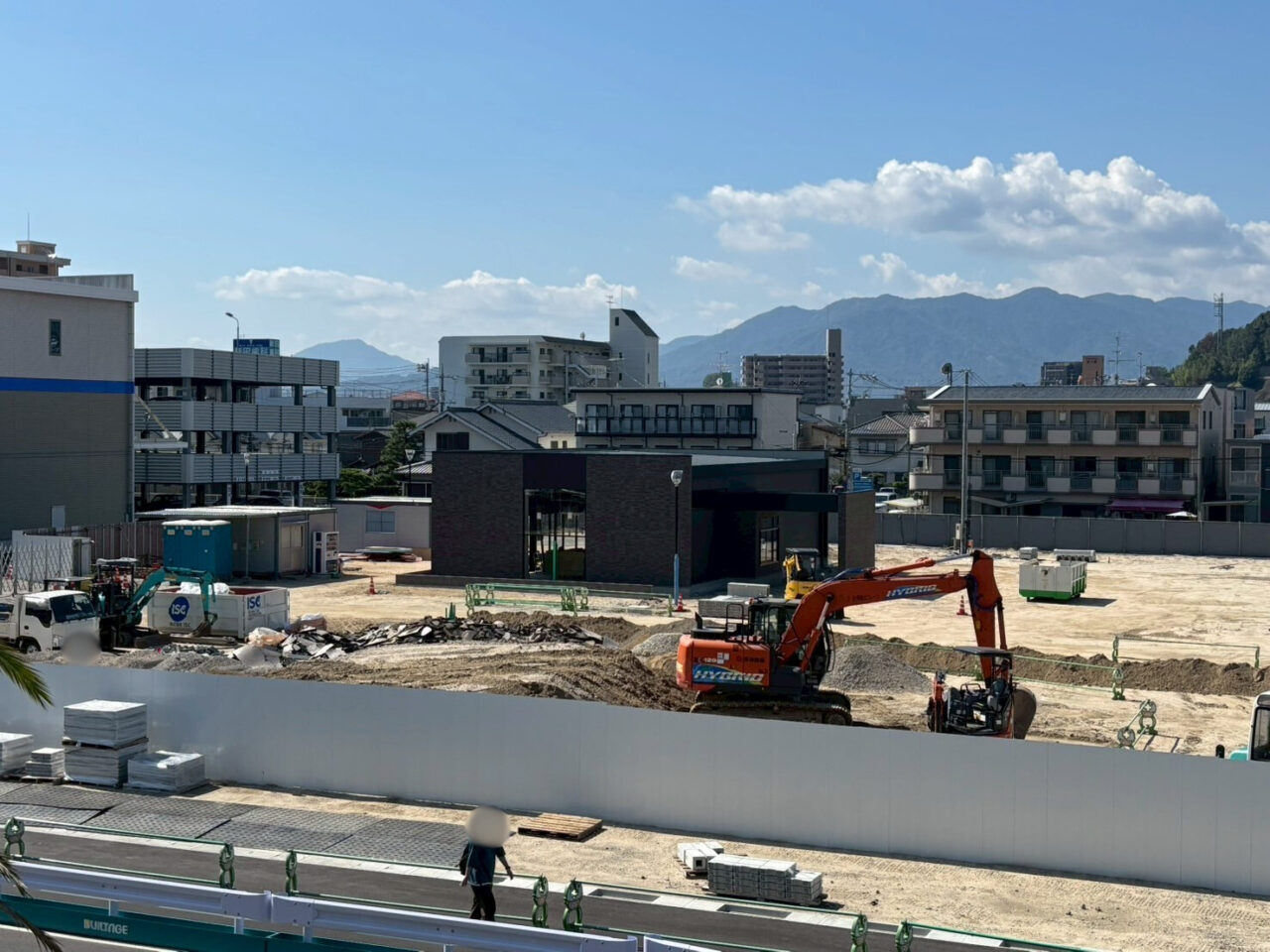 上から見たイオンタウン楽々園隣接地の工事の様子