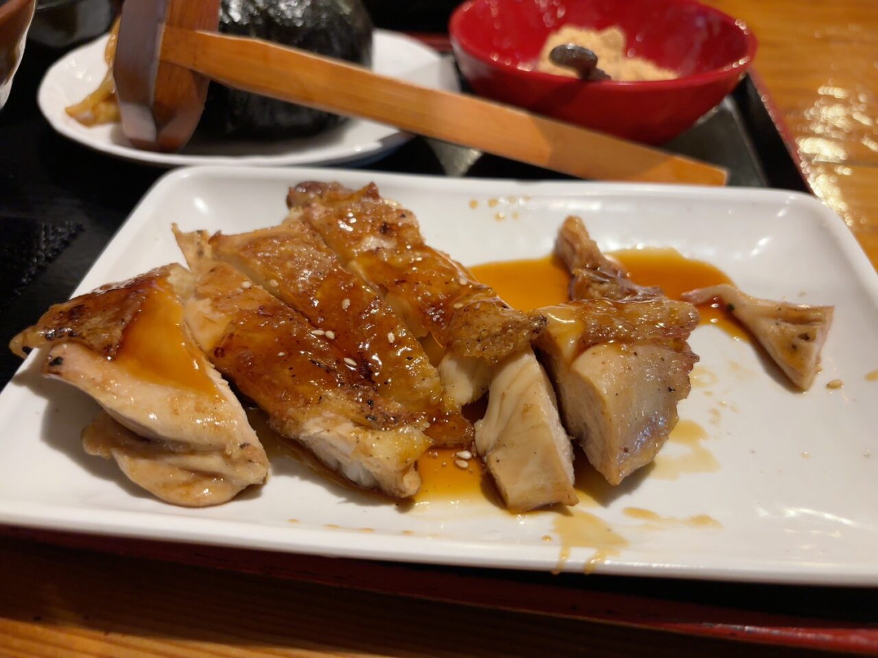 うどんと田舎むすびがセットになったまんぷくセット。