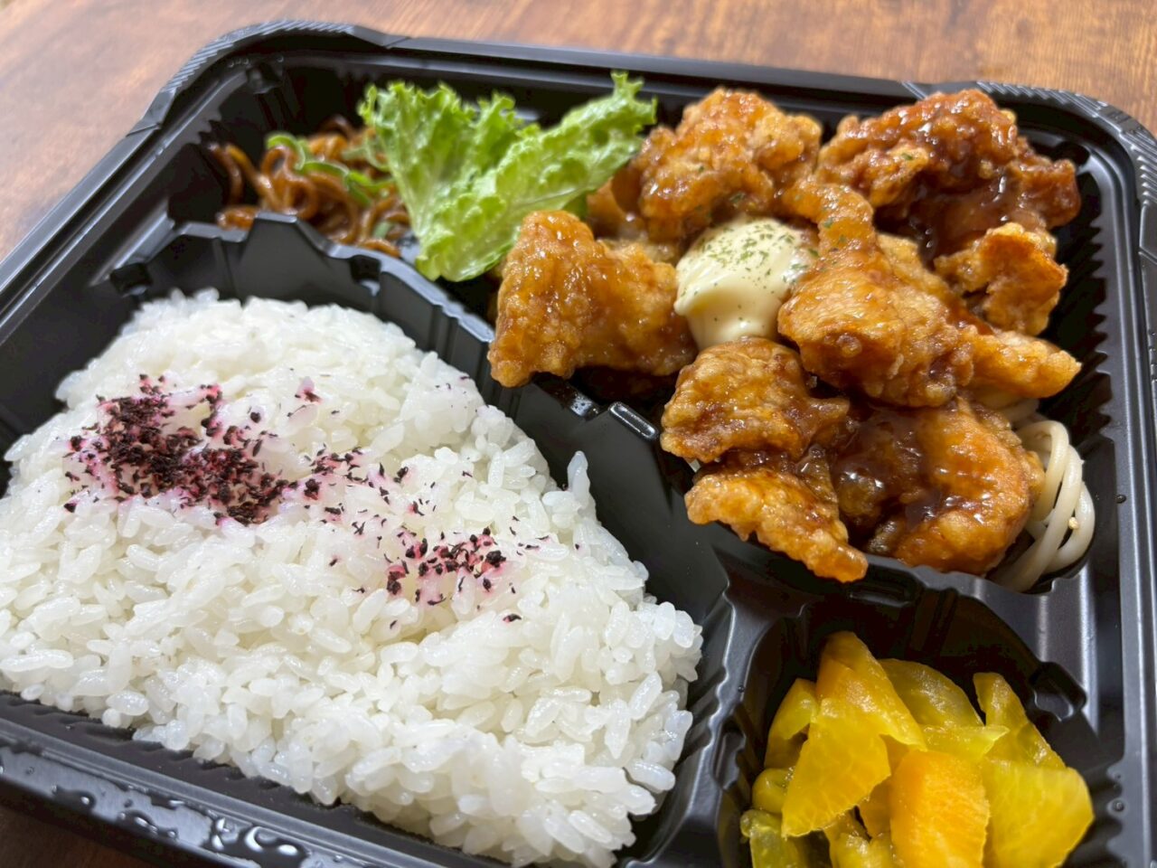 「軒下弁当の鶏南蛮弁当。甘酢とタルタルソースがよく合う人気メニュー」