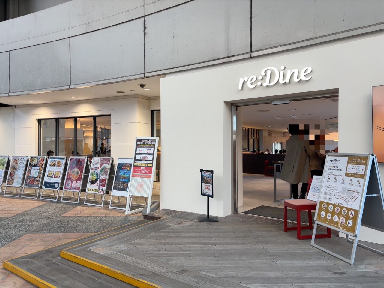 パセーラに新しくできたフードホールの入口周辺の様子