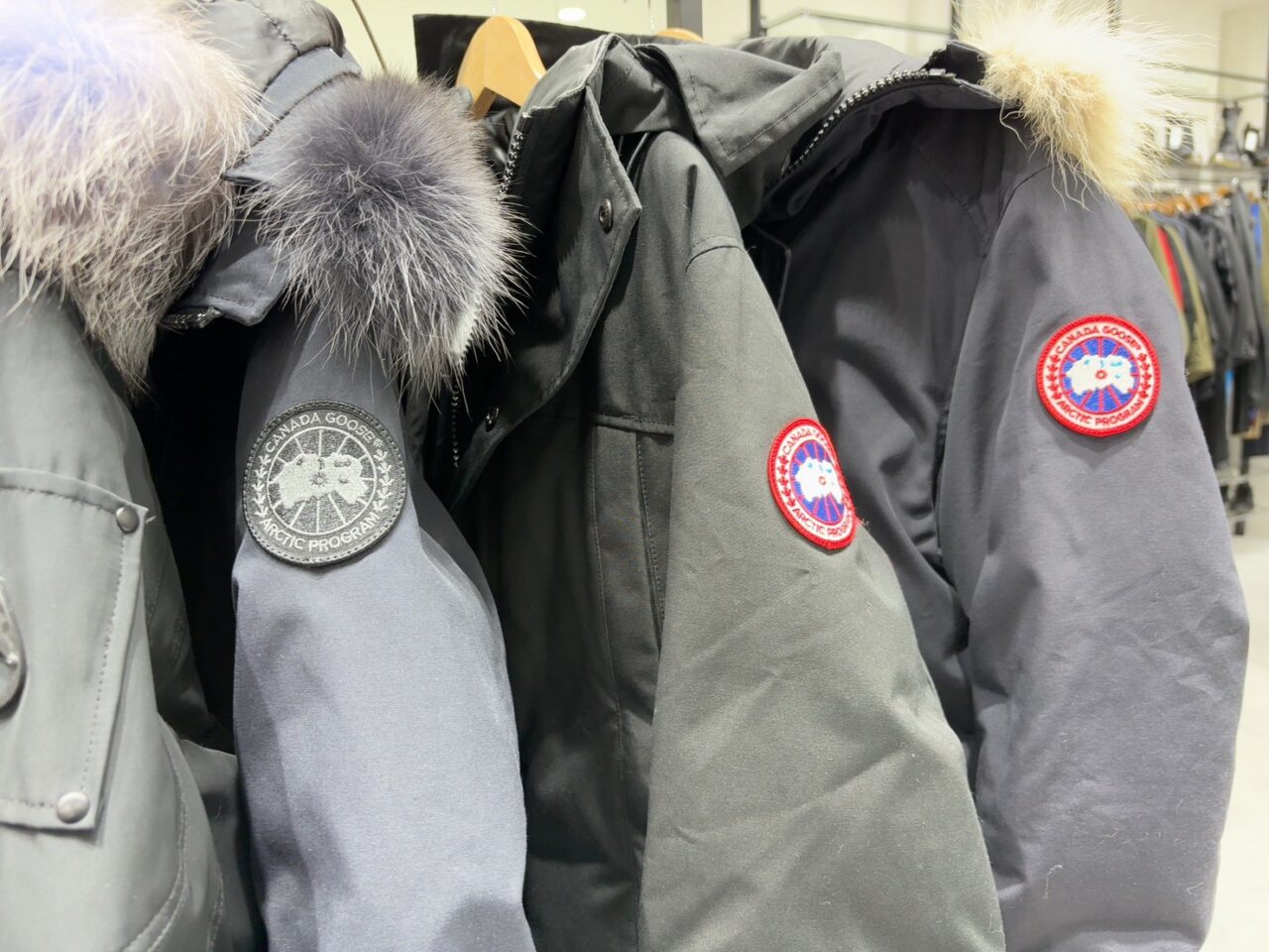 2階のLUXURY・DESIGNERSエリアのブランドバッグや衣類の売り場。