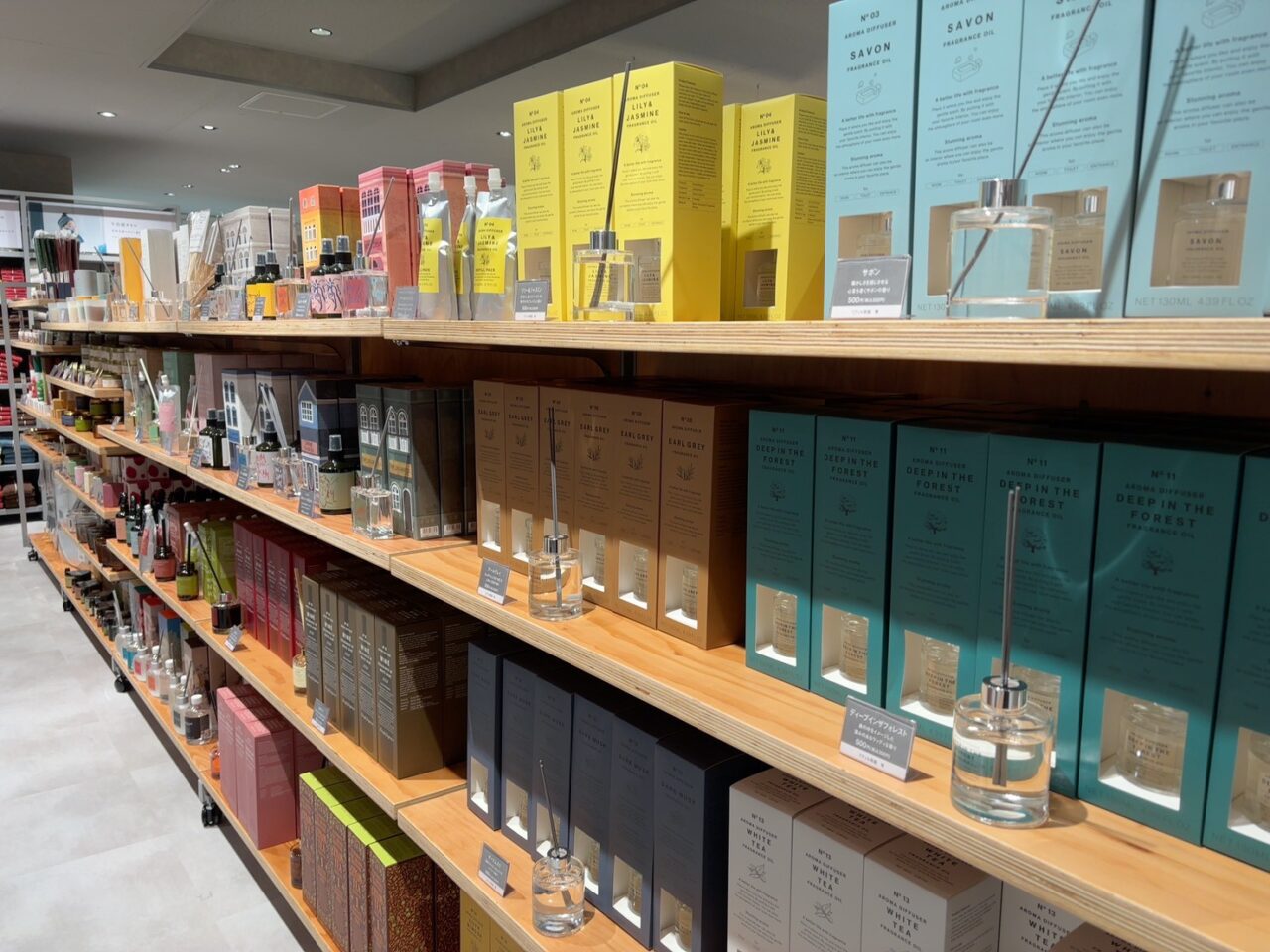 THREEPPYとStandard Productsの店内の様子