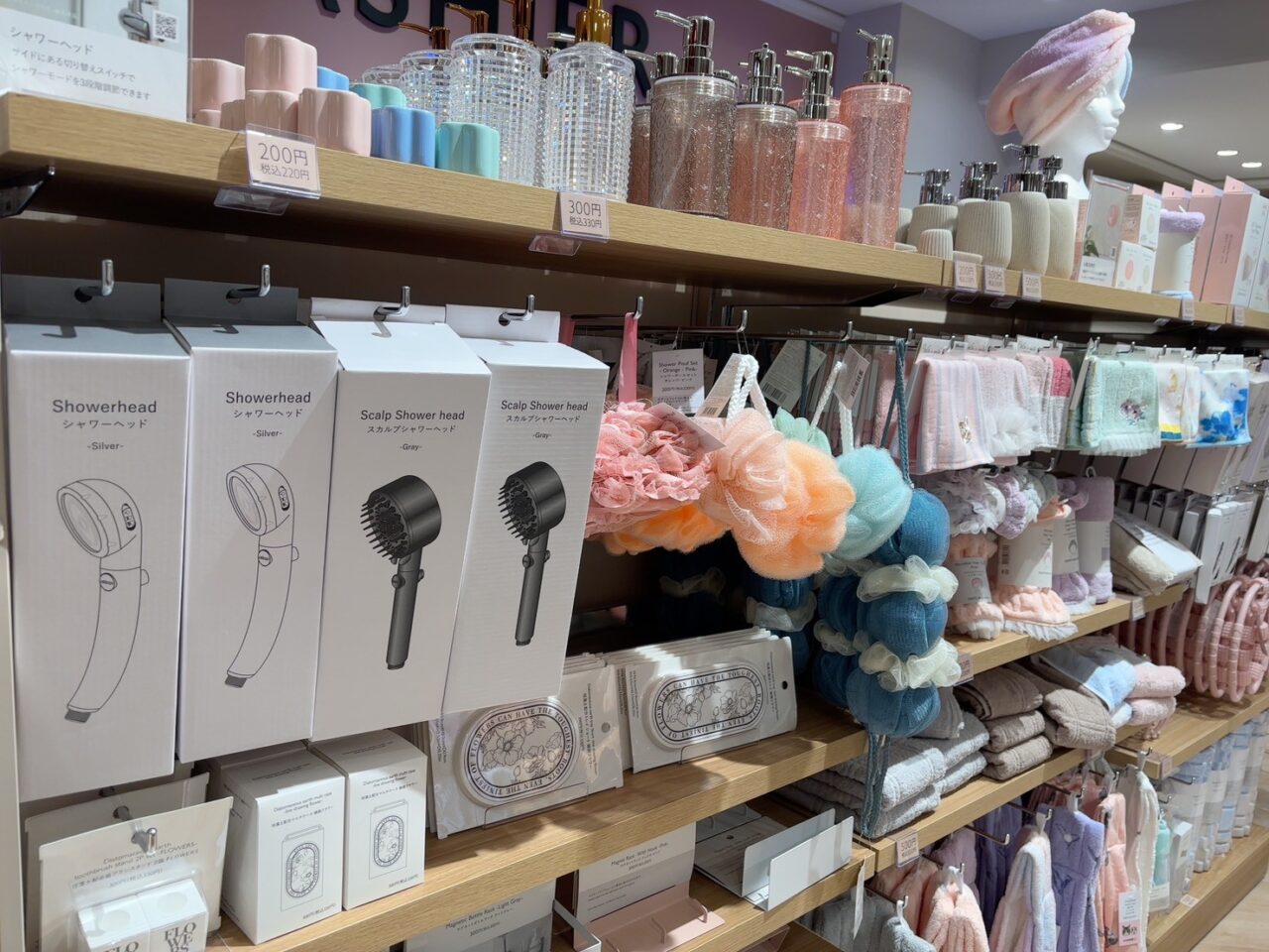 THREEPPYとStandard Productsの店内の様子