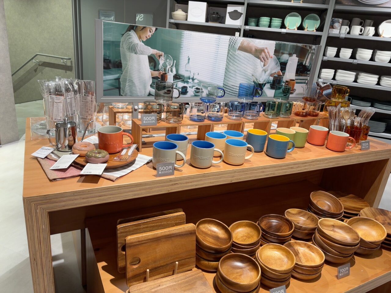 THREEPPYとStandard Productsの店内の様子