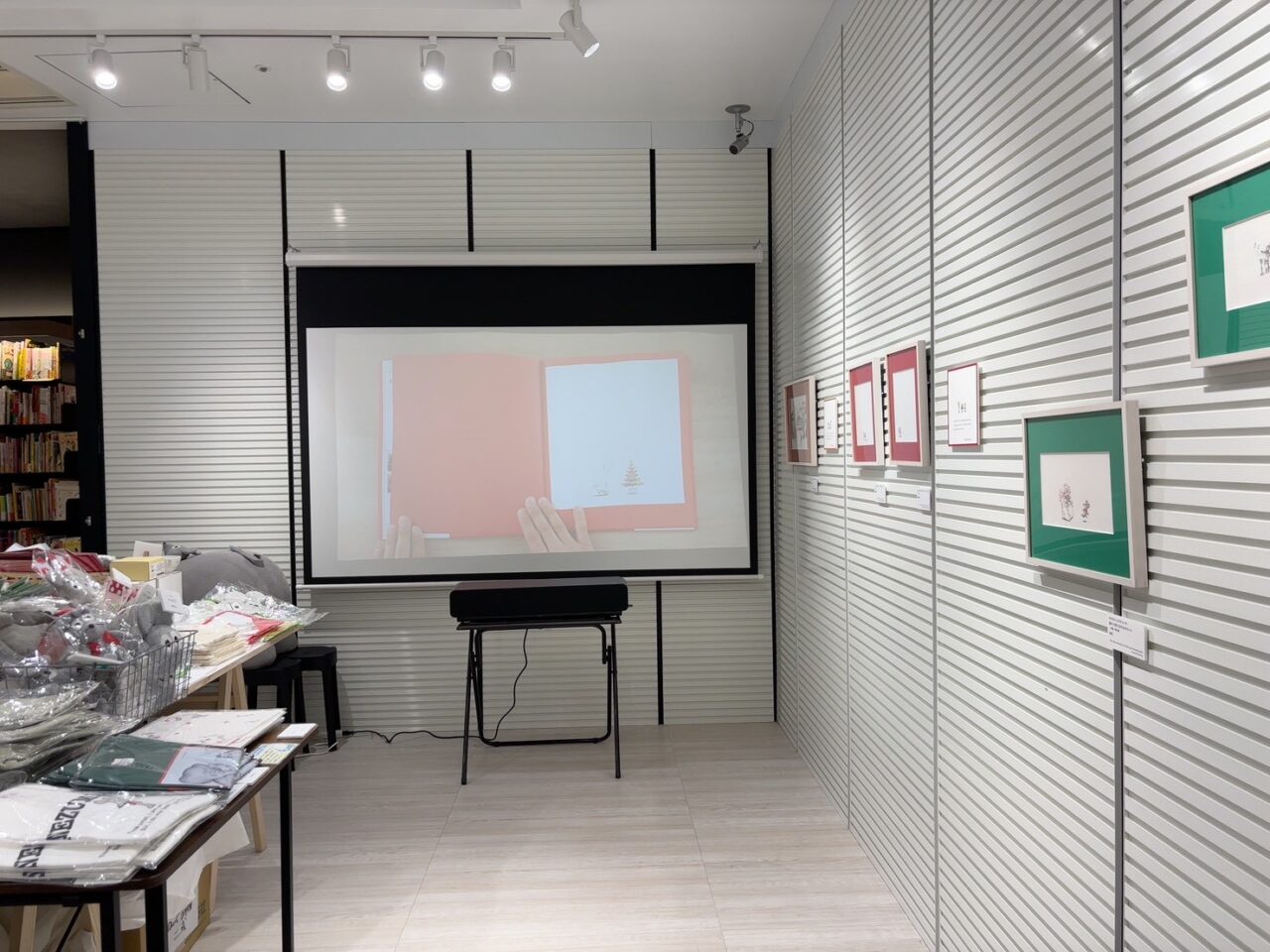 BOOK GALLERY KOBUNKANで開催中の「ねずみくんのチョッキ」展示催事の様子