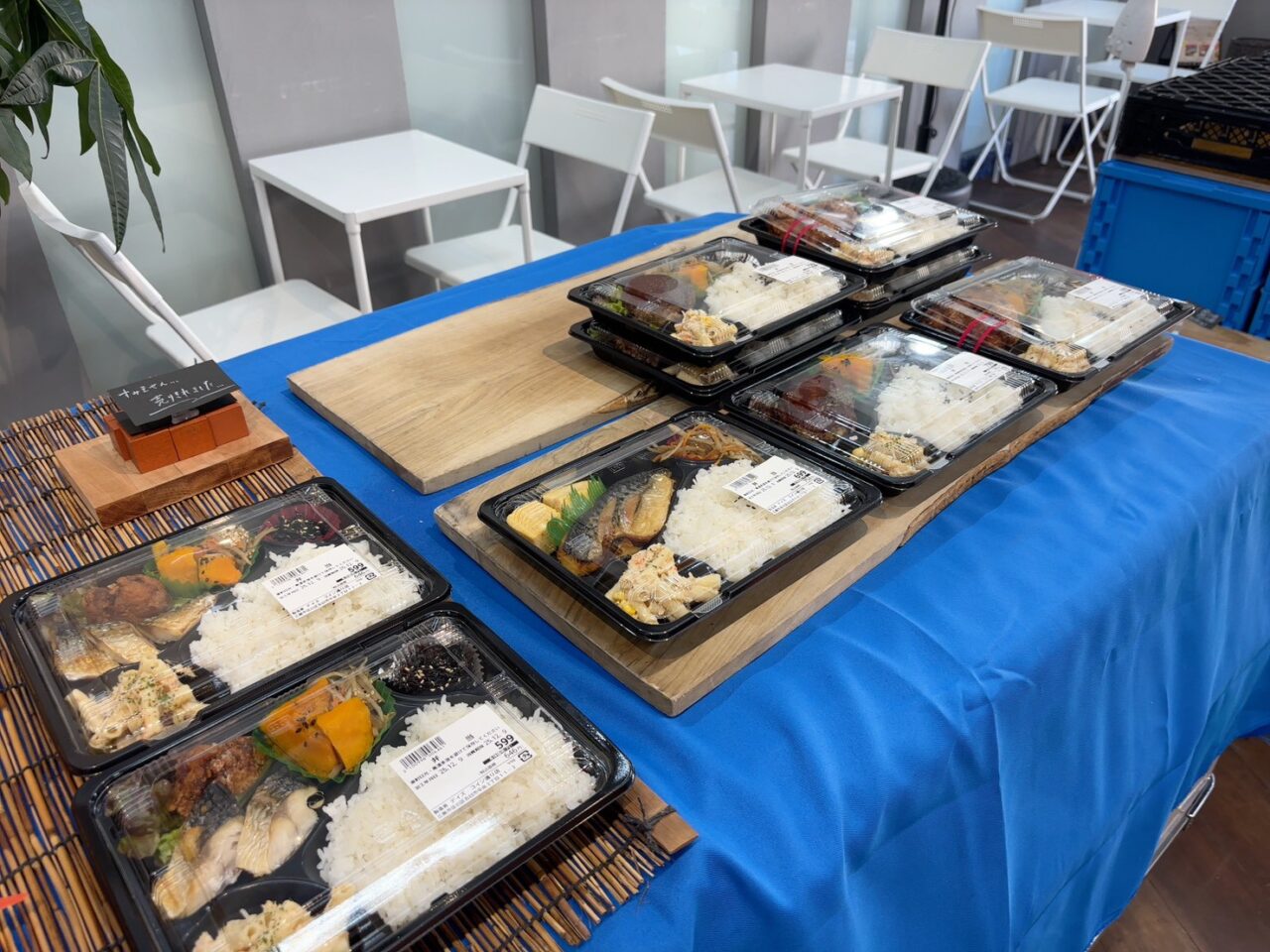 手作りの日替わり惣菜が並ぶデイズの店内の様子