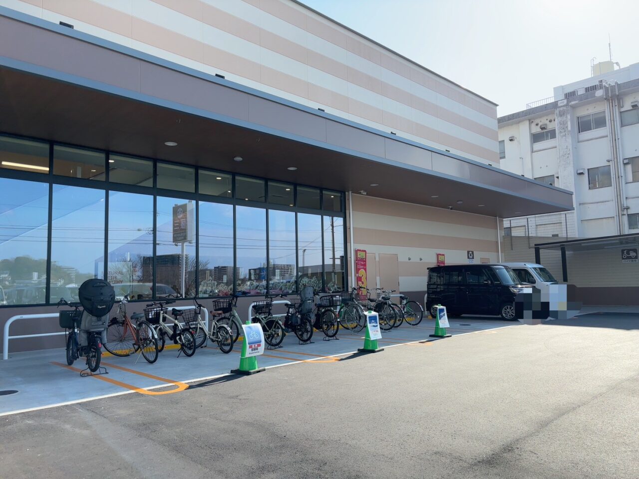 オープンしたスーパーマーケット「藤三 吉島店」