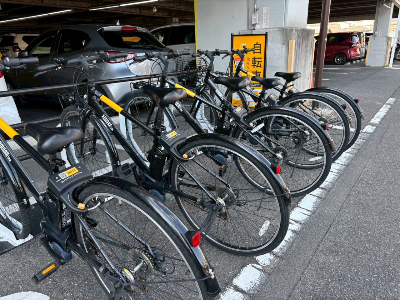 楽々園のファミリータウンに設置されたHELLO CYCLINGの自転車ステーション