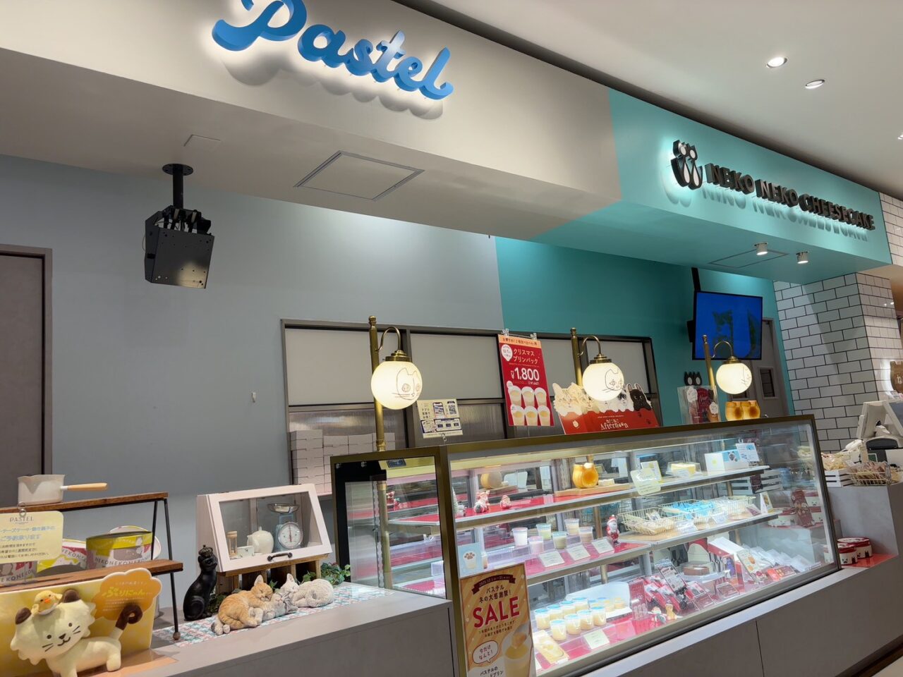 ジ・アウトレット広島にある洋菓子店「パステル」の店舗外観