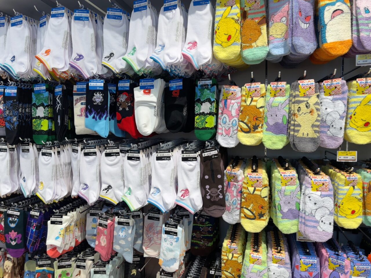 明るく広々としたポケモンセンターヒロシマ店内の様子