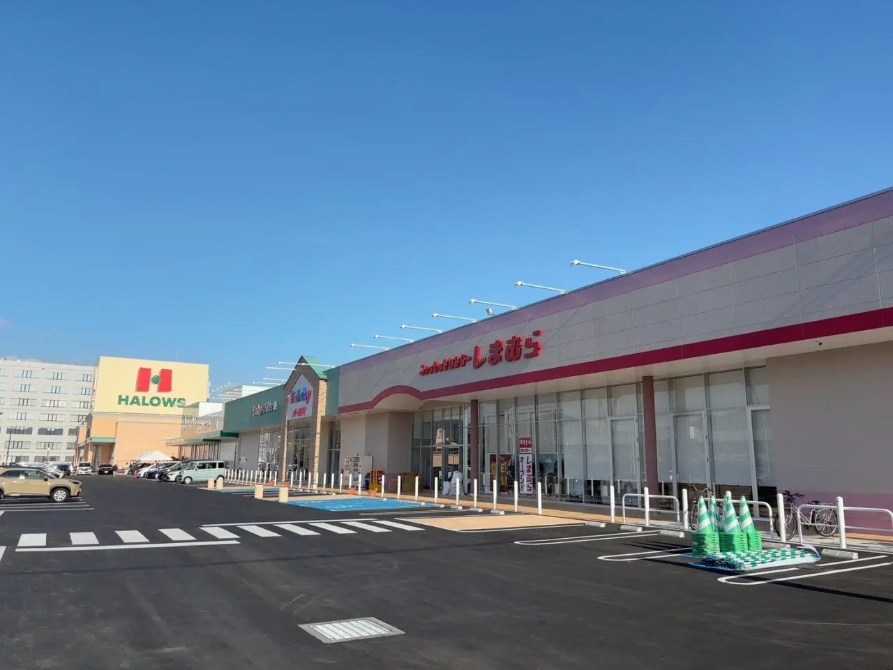 観音新町モールにオープンしたしまむらの店舗外観