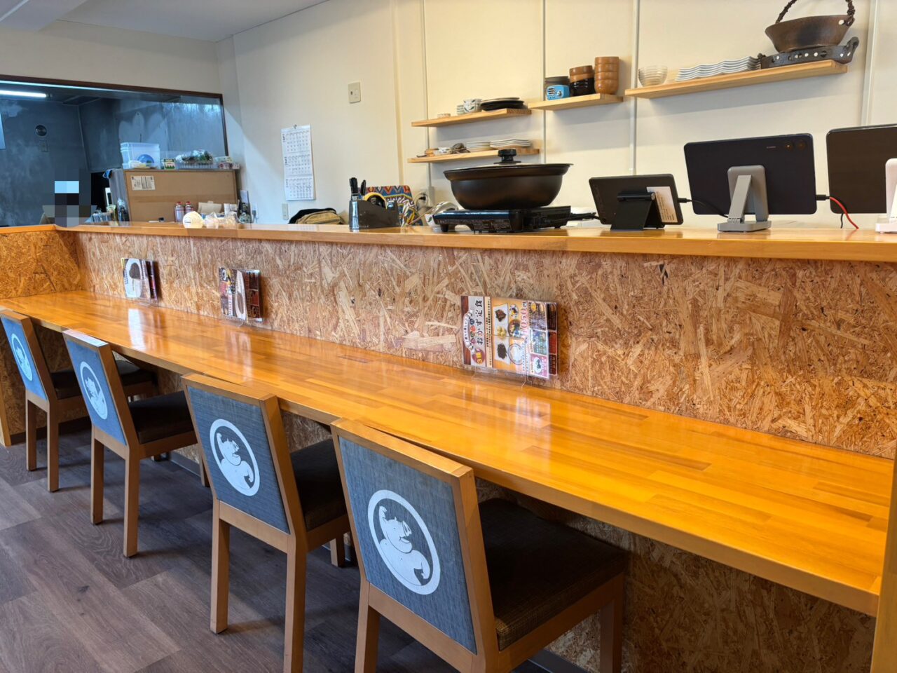 福菜処おたまの店内イートインスペースの様子