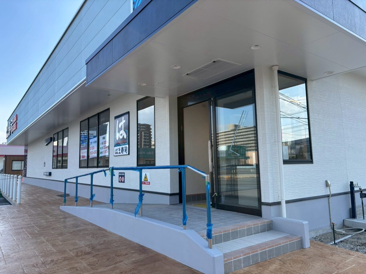 西区観音新町モール内にオープン予定のはま寿司。