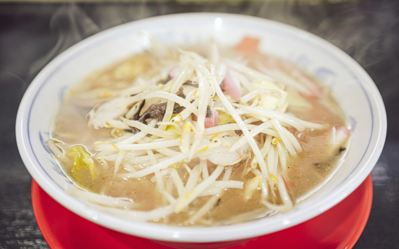 広島城と牡蠣をイメージした広島城オイスターフェスのイメージ画像