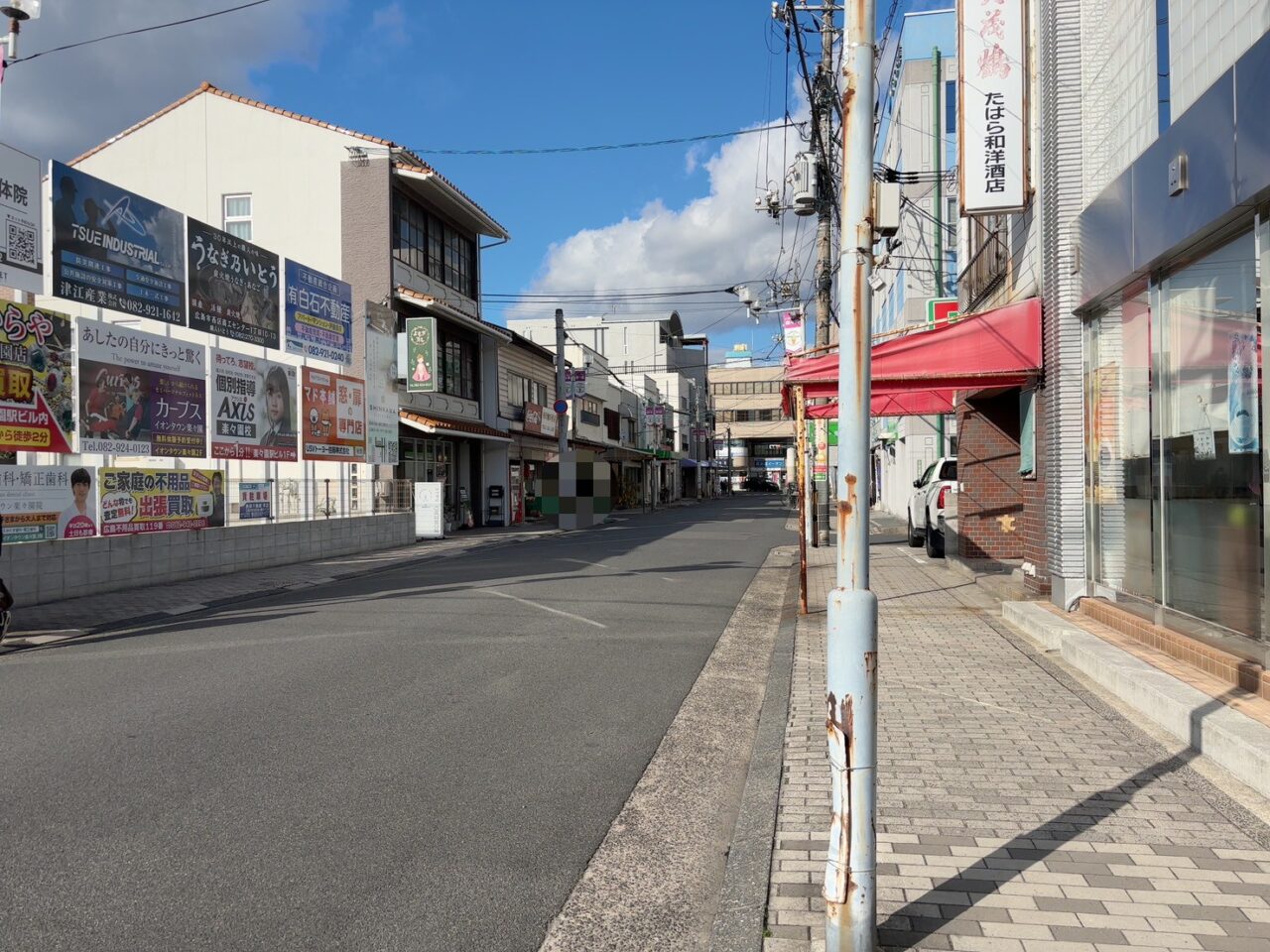 イオンタウン楽々園のヤシの木広場付近の様子