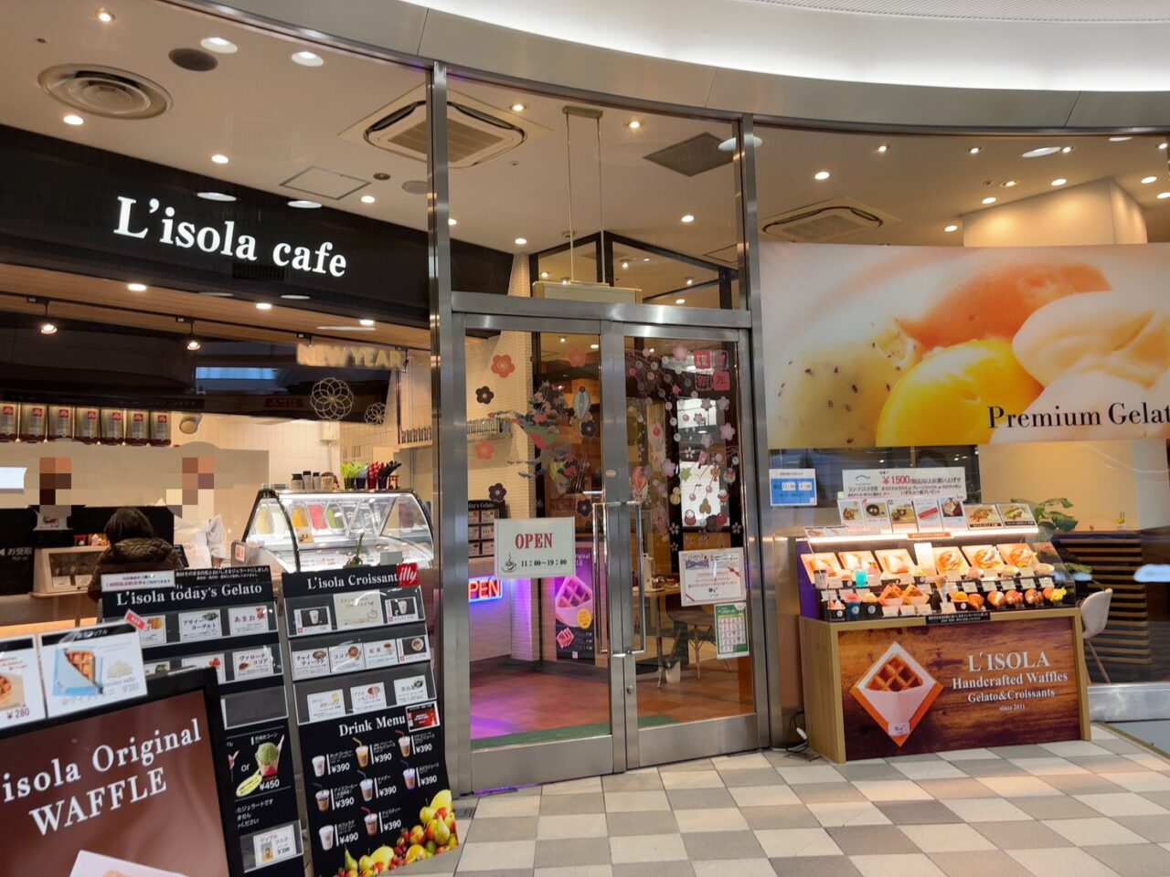 アルパーク東棟1階にあるリゾラカフェ