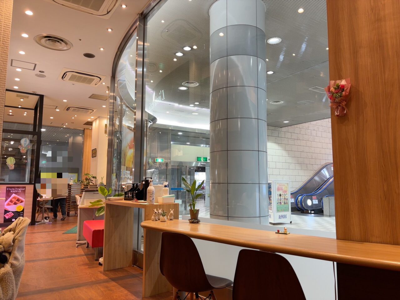 アルパーク東棟1階にあるリゾラカフェ