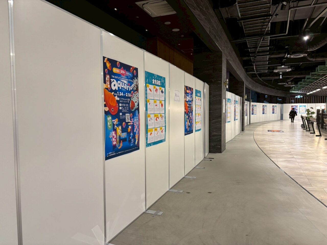 ジ・アウトレット広島1階ステーションコート前、アクアリウム開業予定区画周辺の様子