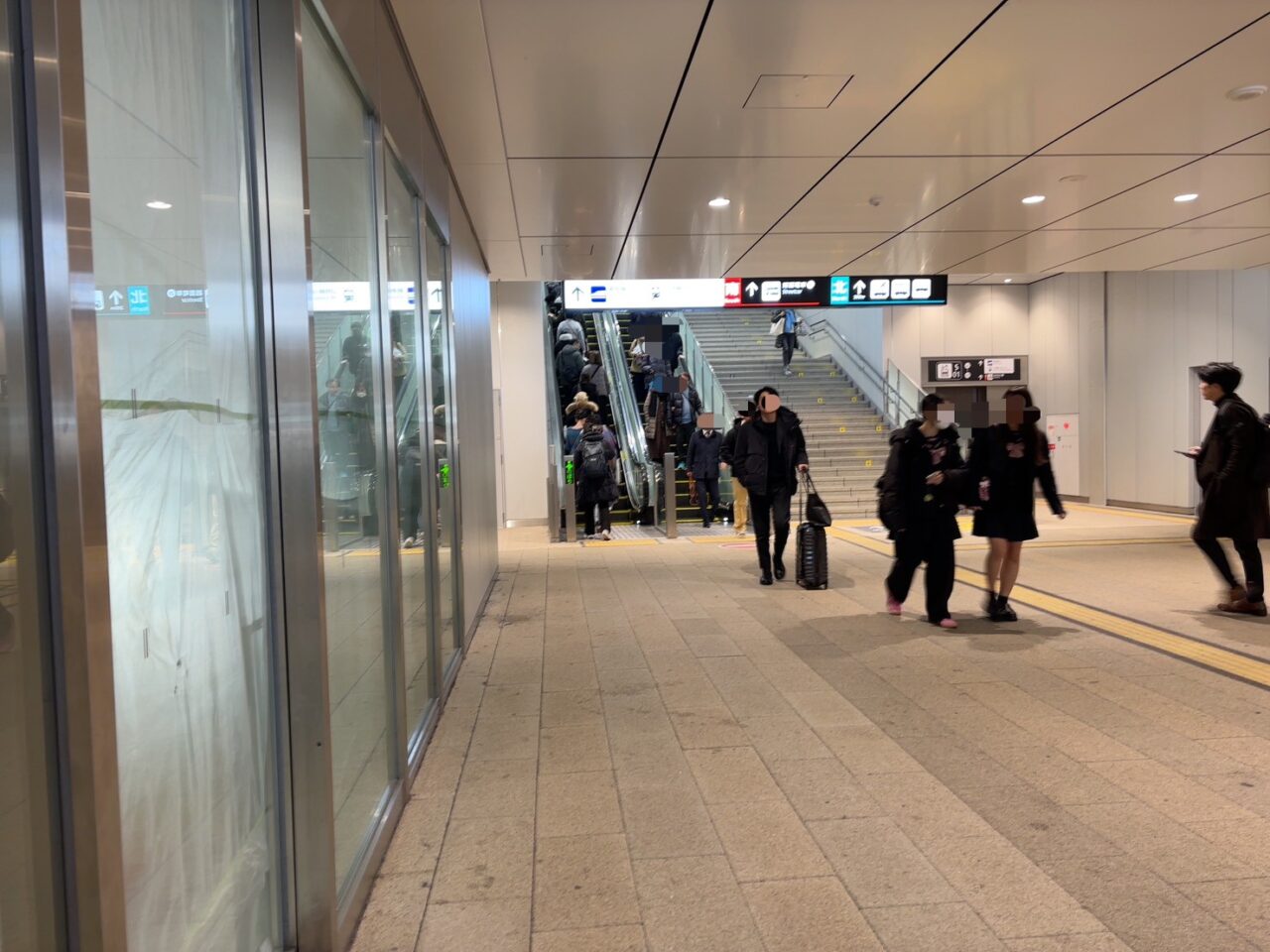 広島駅南口minamoa1階に掲示されたマクドナルド2026年4月オープン予定のポスター