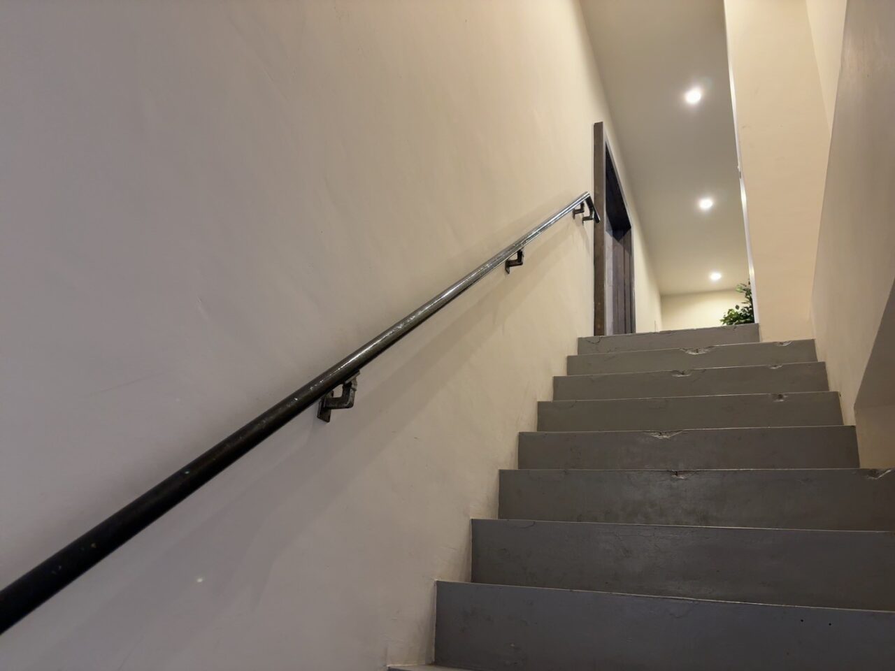 MAPS BAKERY / CAFEの2階にあるイートインスペースの様子