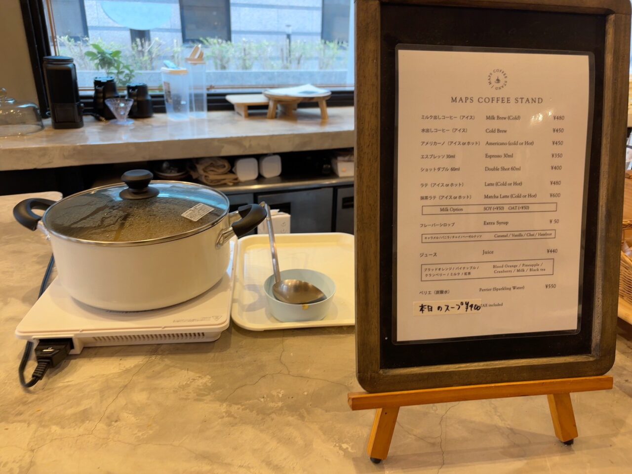 MAPS BAKERY / CAFEのドリンクやスープなどが記載されたメニュー