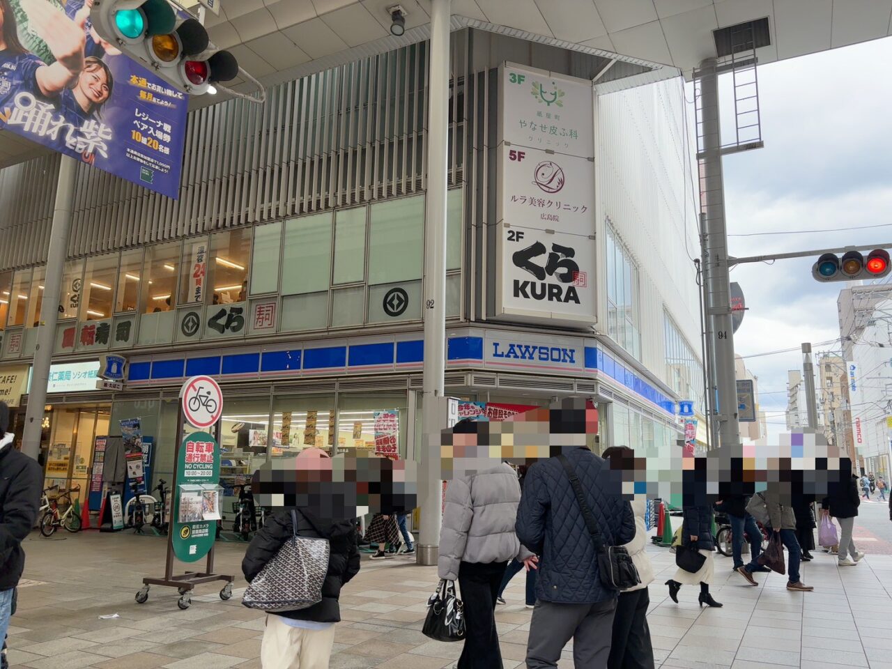 鎌倉パスタ紙屋町店近くの本通り周辺の店舗の様子