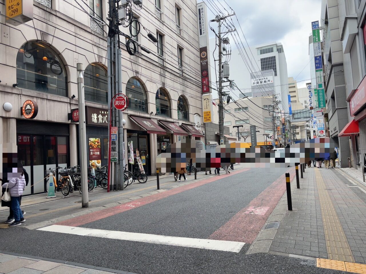 鎌倉パスタ紙屋町店近くの本通り周辺の店舗の様子