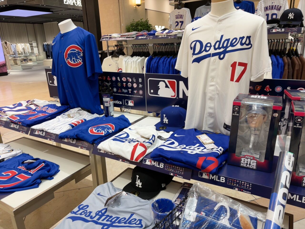 福屋広島駅前店で販売されているWBC応援グッズ売り場