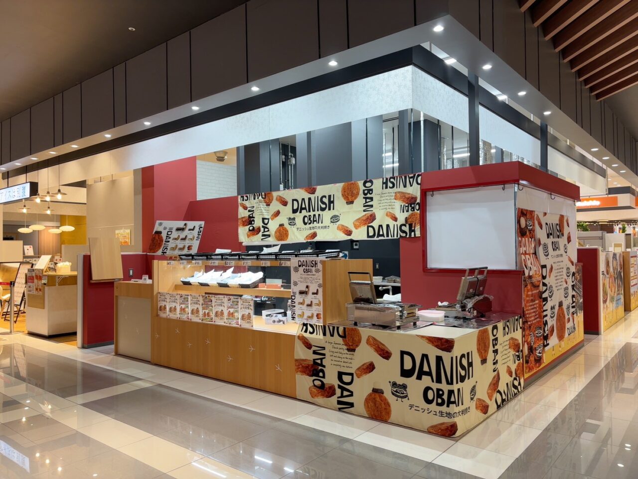 イオンタウン楽々園に期間限定出店しているDANISH OBANの売り場の様子