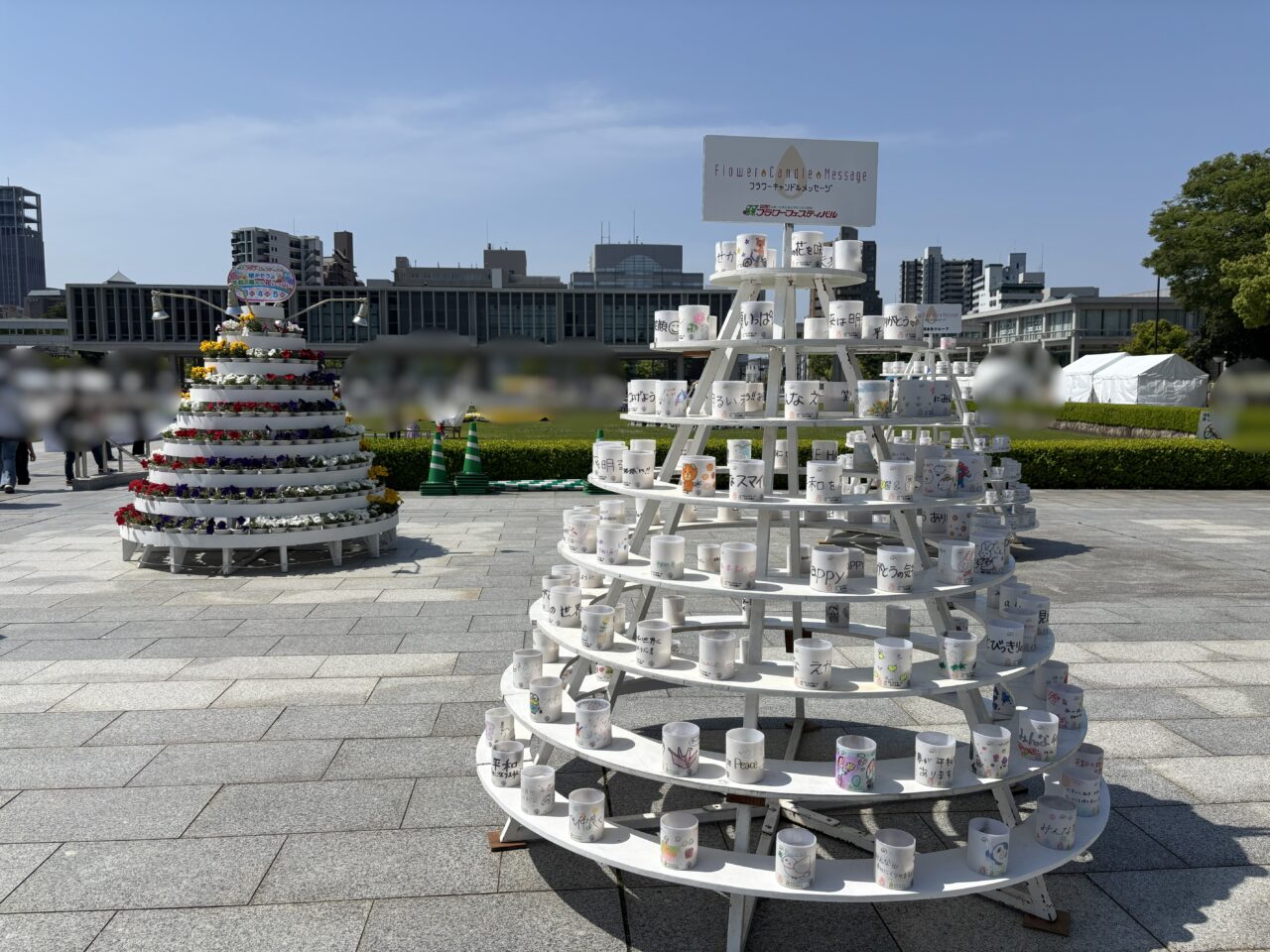 ひろしまフラワーフェスティバルで行われた花の総合パレードの様子