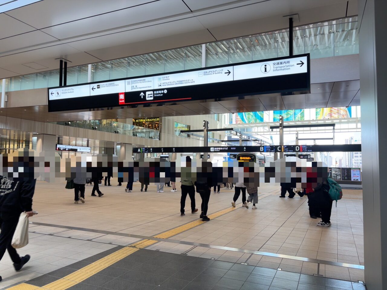 広島駅中央口にオープン予定のスターバックスの告知ポスター