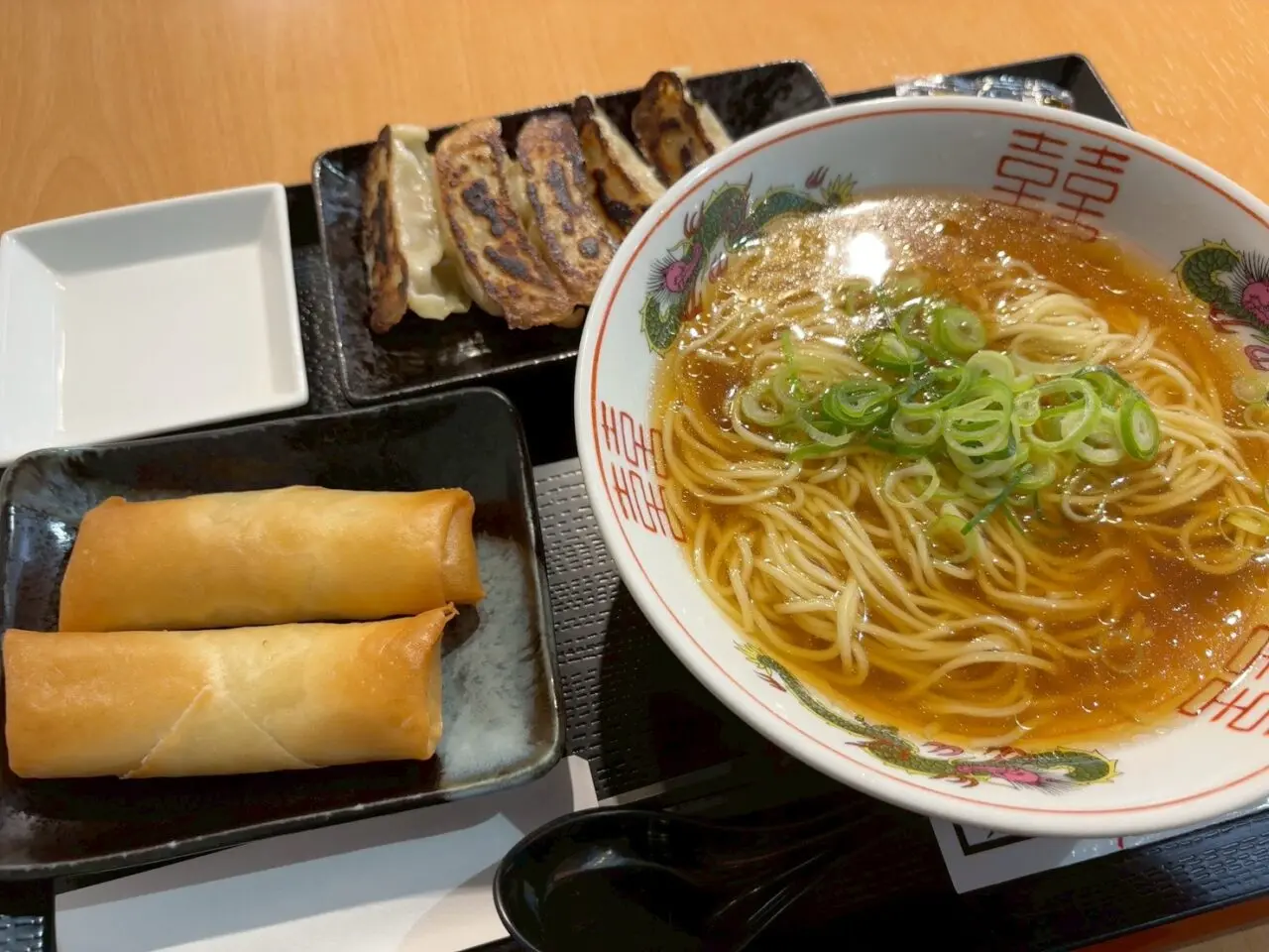 アルパーク東棟1階フードコートにある麺屋まる