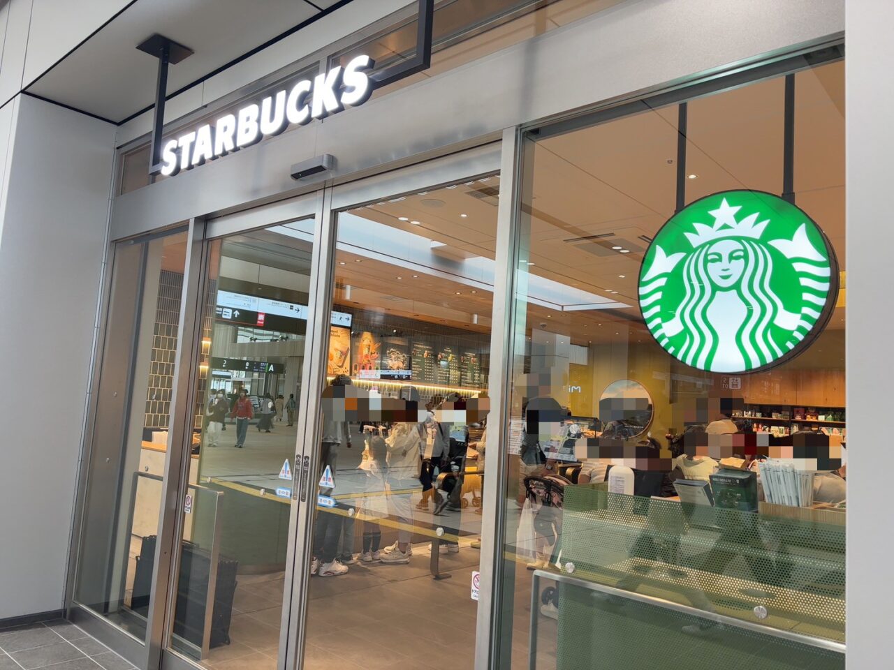 2026年4月17日にオープンしたスターバックスコーヒーJR広島駅中央口店の店舗外観