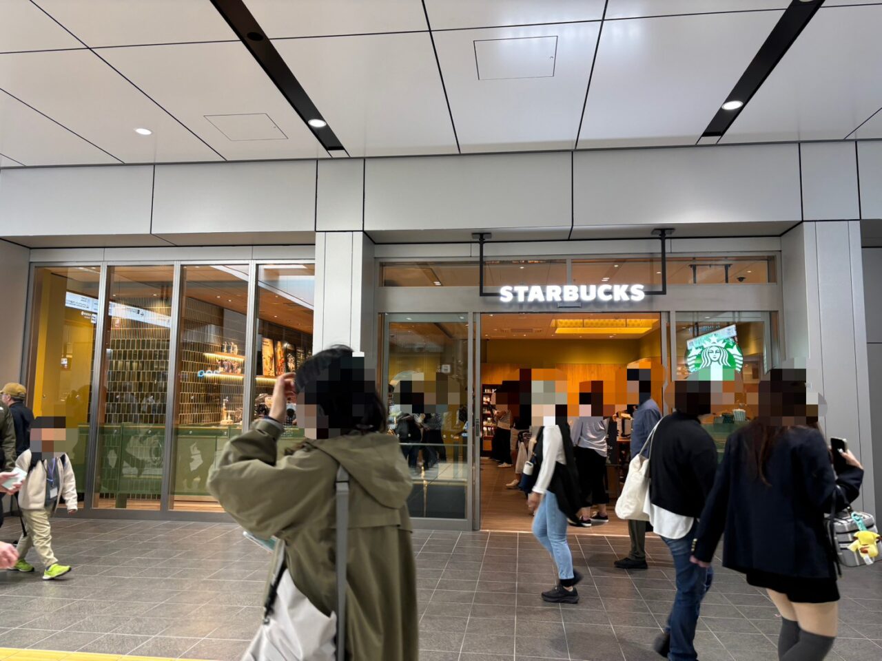 2026年4月17日にオープンしたスターバックスコーヒーJR広島駅中央口店の店舗外観